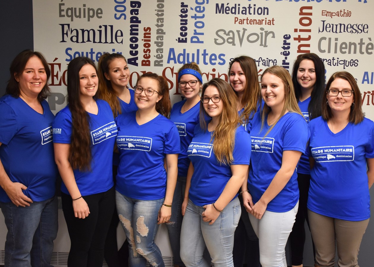  Stéphanie Fournelle, enseignante en Techniques d’éducation spécialisée, Jade Côté, Vanessa Quessy, Marie-Ève Roch, Ariane Lajeunesse, Florence Dumont, Shana Lord-Matteau, Karlie Deschamps, Stéphanie Doré et Sandra Savard, enseignante en Techniques d’éducation spécialisée.