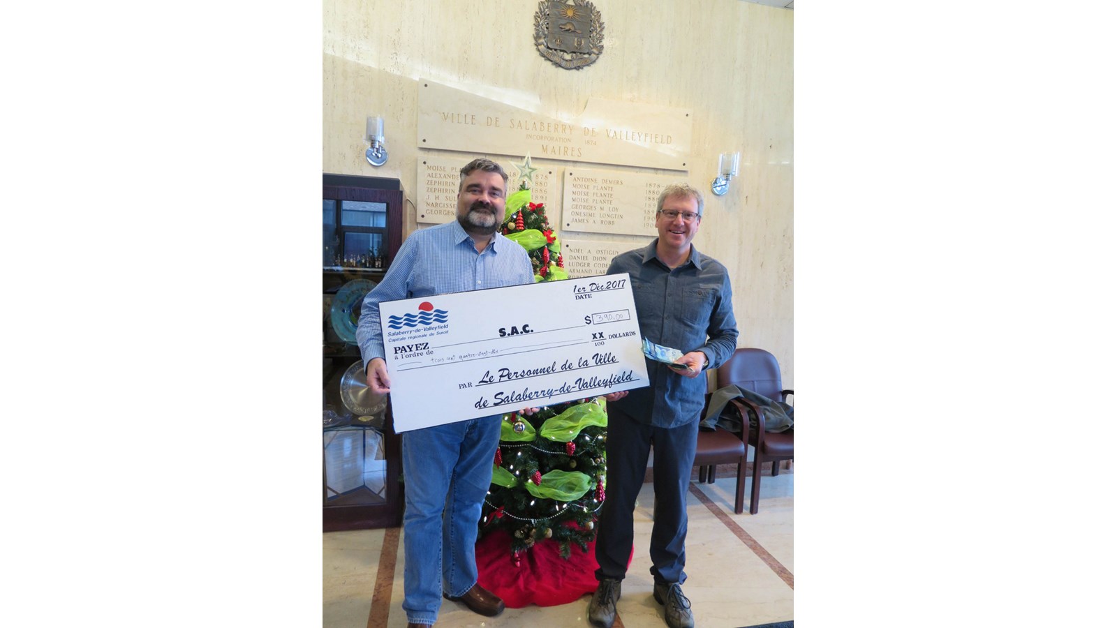 Michel Joly, représentant de la Ville de Salaberry-de-Valleyfield et Stéphane Brault, directeur du S.A.C.