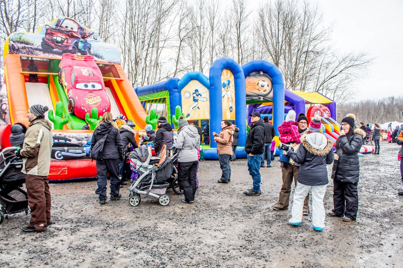 Petits et grands se sont amusés lors de la Festiglace de la Municipalité de Saint-Zotique.