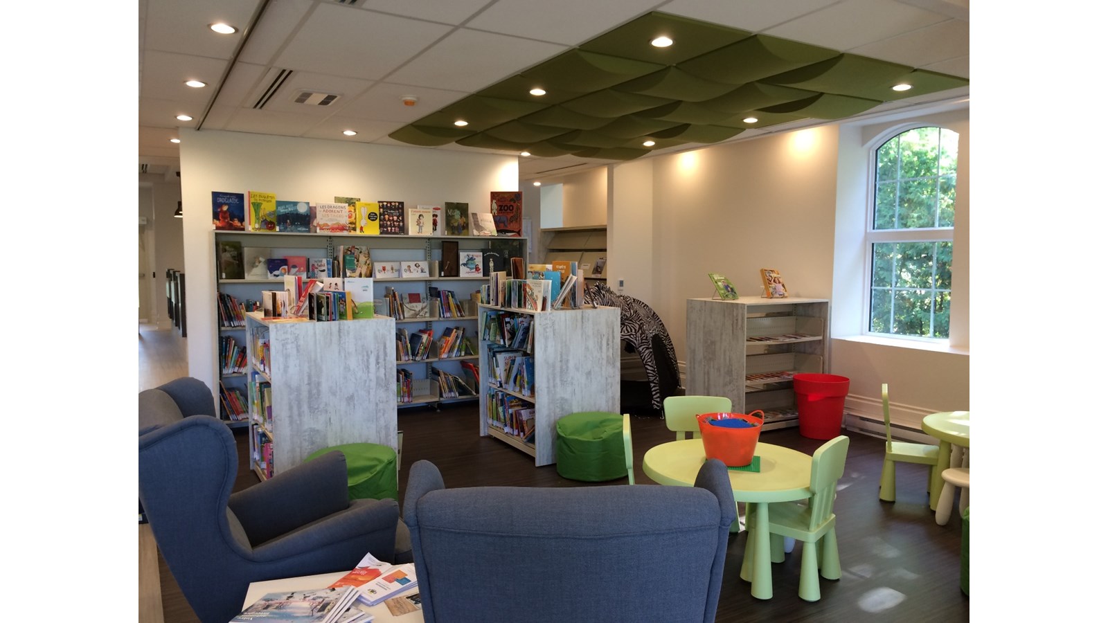 La bibliothèque est située sur la rue Saint-Joseph à Sainte-Martine.