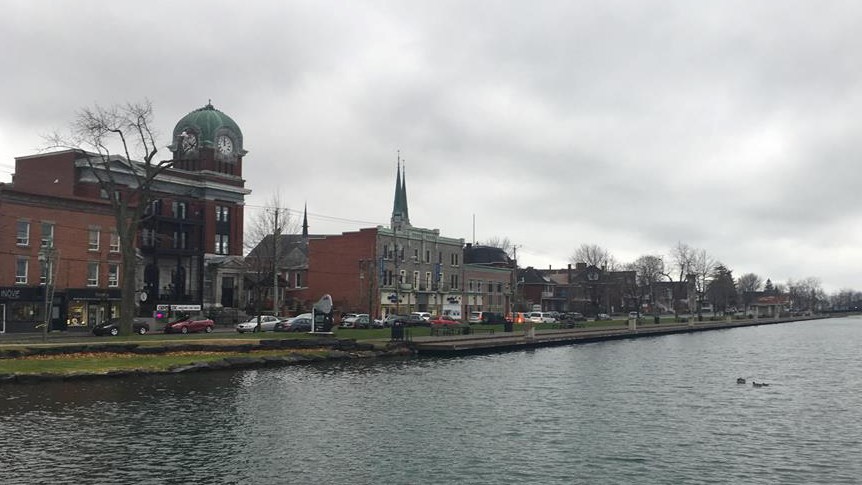 Plusieurs commerçants du centre-ville de Salaberry-de-Valleyfield fermeront à 23h ce vendredi.