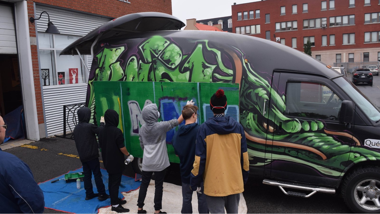 Les jeunes ont eu l’occasion de pratiquer auparavant l’art du graffiti sous les bons conseils de l’artiste graffeur Rowan Arts.