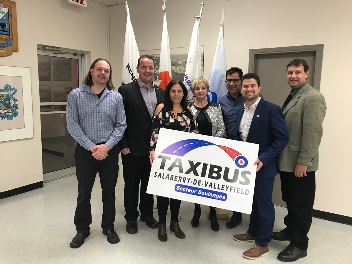  Taxis Soulanges, maire de St-Zotique, mairesse de Cotesu-du-Lac, directrice de Taxisbus,  Taxis Valleyfield, M. Lemieux, maire suppléant de Les Coteaux. Manque Taxis Venise aussi partenaire. 