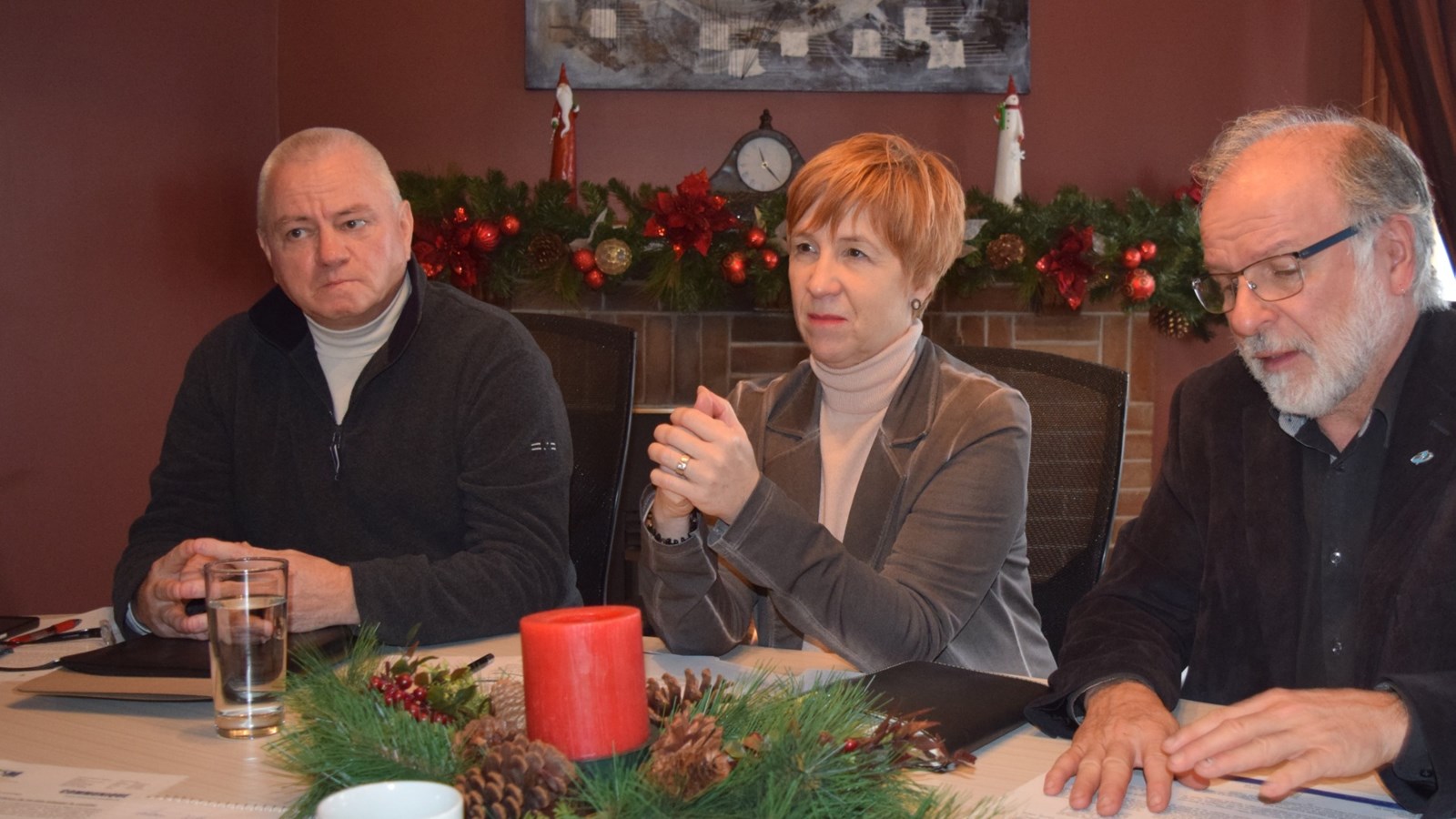 Le maire de Saint-Isidore, Sylvain Payant, la directrice générale de la MRC Beauharnois-Salaberry, Linda Phaneuf et le maire de Beauharnois, Bruno Tremblay ont expliqué cette décision.