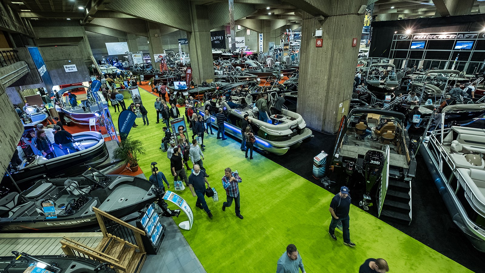 Avec un espace de plus de 300 000 pieds carrés, le Salon du bateau 2018 accueillait 275 exposants et plus de 450 embarcations.