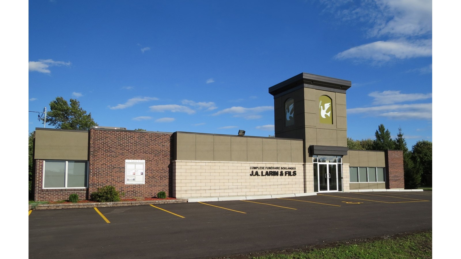 La plus récente succursale de l'entreprise soit celle située sur la route 338 à Coteau-du-Lac.