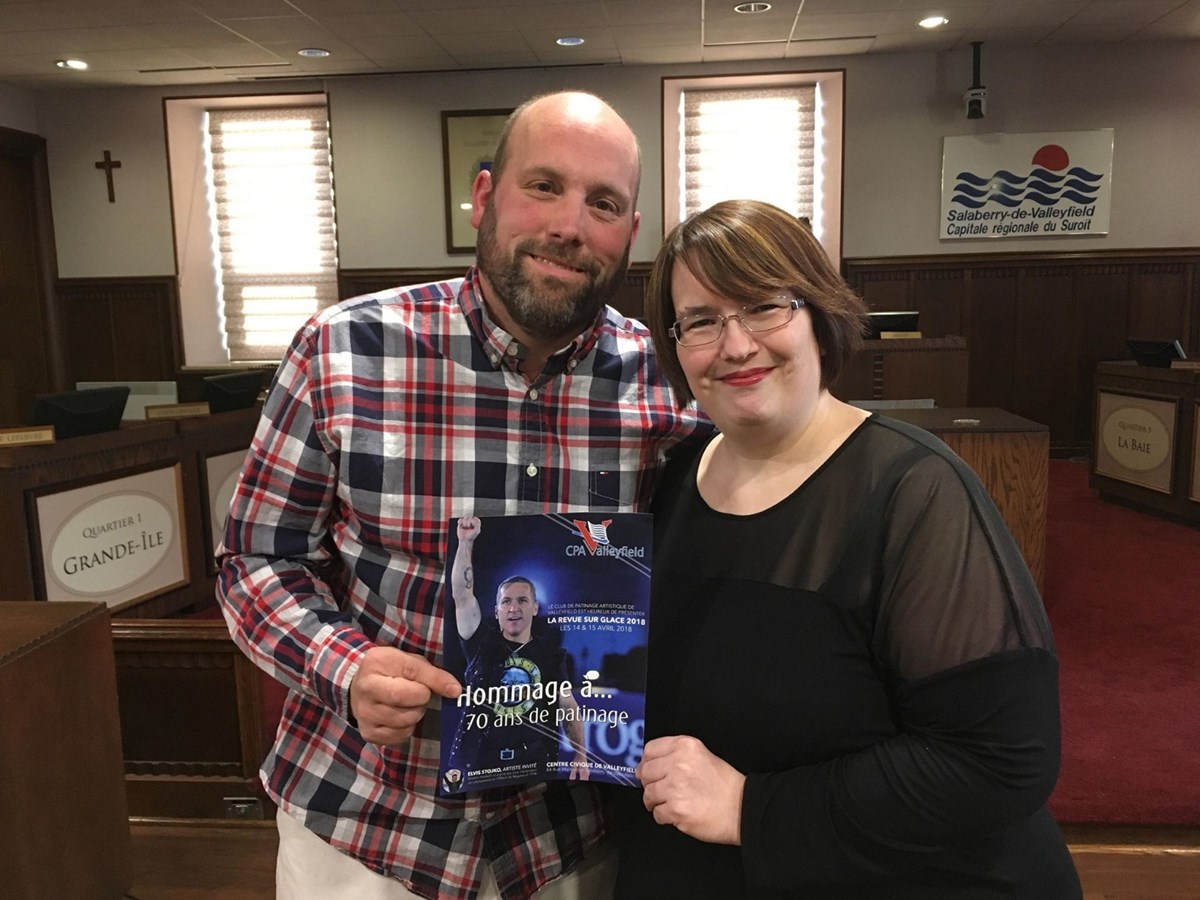 Le président du comité organisateur, Francis Deschamps et la présidente du CPA Valleyfield, Julie Daigneault convie les intéressés à la Revue sur Glace les 14 et 15 avril prochains.