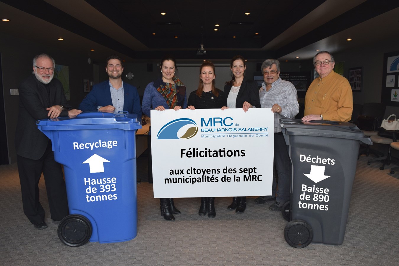 M. Bruno Tremblay, maire de Beauharnois, M. Miguel Lemieux, maire de Salaberry-de-Valleyfield, madame Caroline Huot. mairesse de Saint-Stanislas-de-Kostka, madame Maude Laberge, Préfète de la MRC de Beauharnois-Salaberry et mairesse de Sainte-Martine, madame Mélanie Genesse, conseillère municipale à Saint-Louis-de-Gonzague, M. Gaétan Ménard, maire de Saint-Étienne-de-Beauharnois et M. Réjean Beaulieu, maire de Saint-Urbain-Premier.