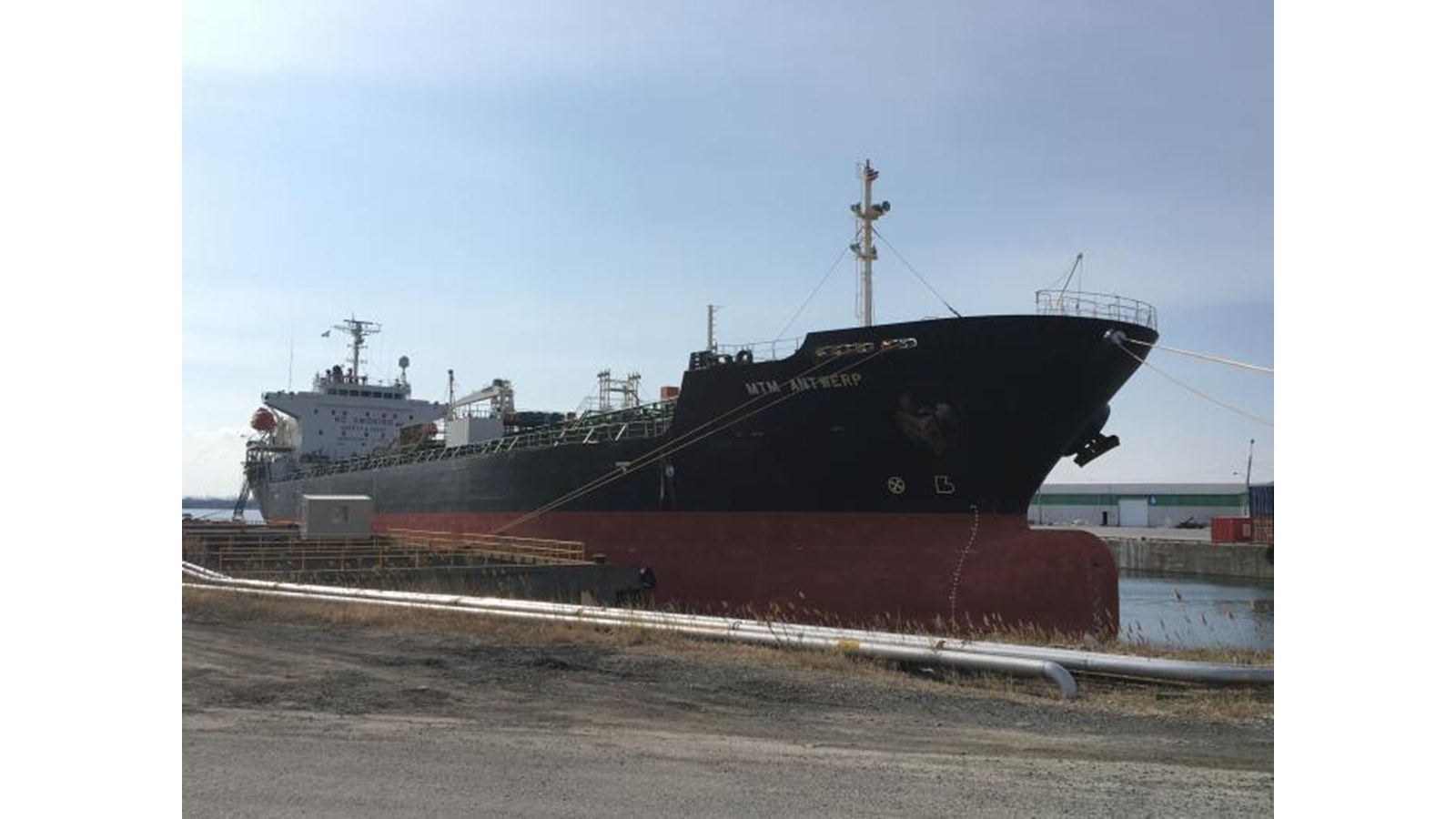 Annuellement, 115 navires font escale à Salaberry-de-Valleyfield. Les marchandises qu’on y transige sont destinées à l’Allemagne , l’Autriche, la Belgique, l’Espagne, les Pays-Bas, le Portugal, le Royaume-Uni, la Russie, la Suède, la Turquie et le Venezuela.