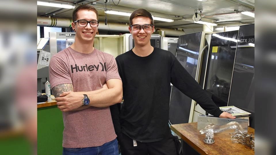 Inspirées des Jeux olympiques sportifs, les Olympiades des métiers et des technologies permettent aux jeunes inscrits dans un programme de formation professionnelle ou technique de relever le défi de la compétence et de devenir les meilleurs dans leur discipline. 