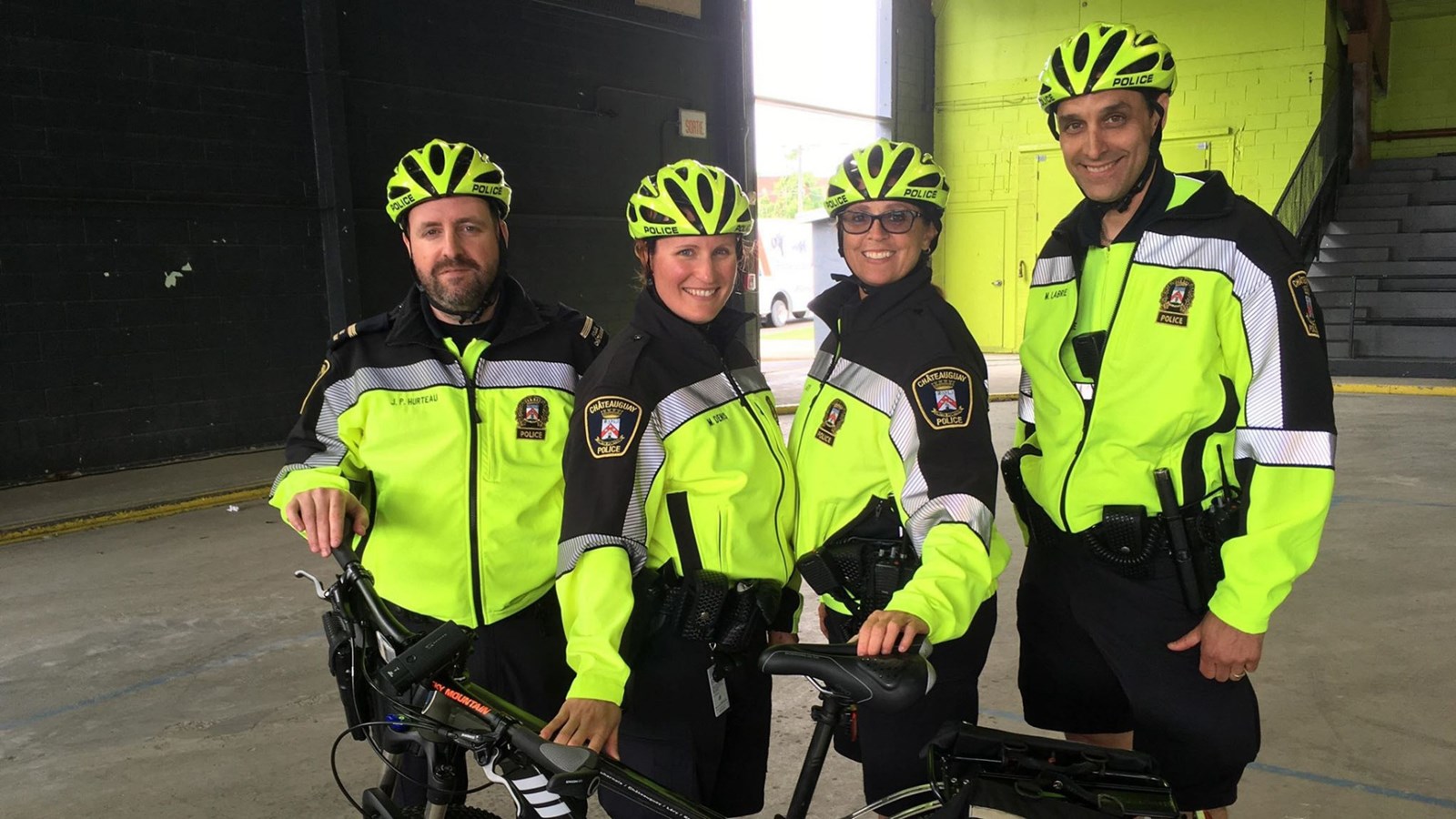 L'escouade vélo du SPVC est formée de Jean-Philippe Hurteau, sergent, de Nathalie Langevin, agente, Martine Denis, agente et de Martin Labrie, agent. 