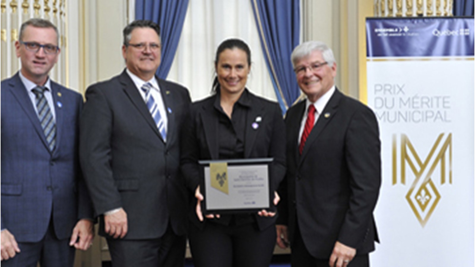 M. Yvon Soucy, premier vice-président de la Fédération québécoise des municipalités et préfet de la MRC de Kamouraska; M. Pierre Lefrançois, membre du Conseil d’administration de l’Union des municipalités du Québec et maire de la Municipalité de L’Ange-Gardien; Mme Caroline Huot, mairesse de Saint-Stanislas-de-Kostka; et M. Norbert Morin, député de Côte-du-Sud et whip adjoint du gouvernement