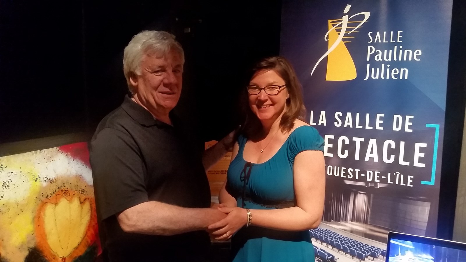 L'artiste Bernard Séguin-Poirier et la directrice générale et artistique de la salle Pauline-Julie, Annie Dorion. 