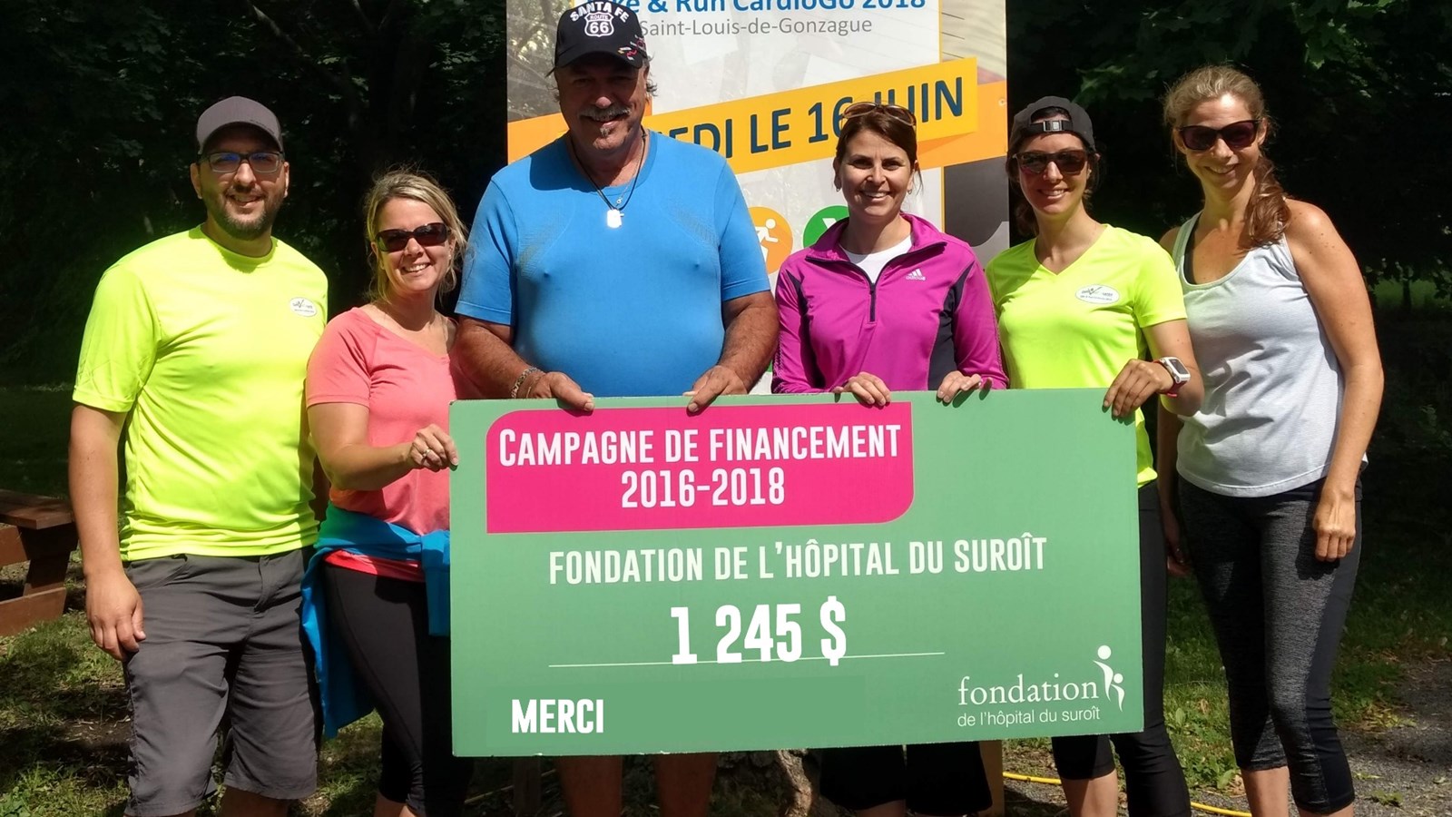 Sur la photo (de gauche à droite) : Marc-André Dumouchel, coordonnateur Loisir et Communication, Dany Michaud, directrice générale, Yves Daoust, maire, Kathleen Favreau-O’Brien, directrice générale de la Fondation de l’Hôpital du Suroît, Émilie Brisson, propriétaire de CardioGo, et Mélanie Genesse, conseillère municipale.