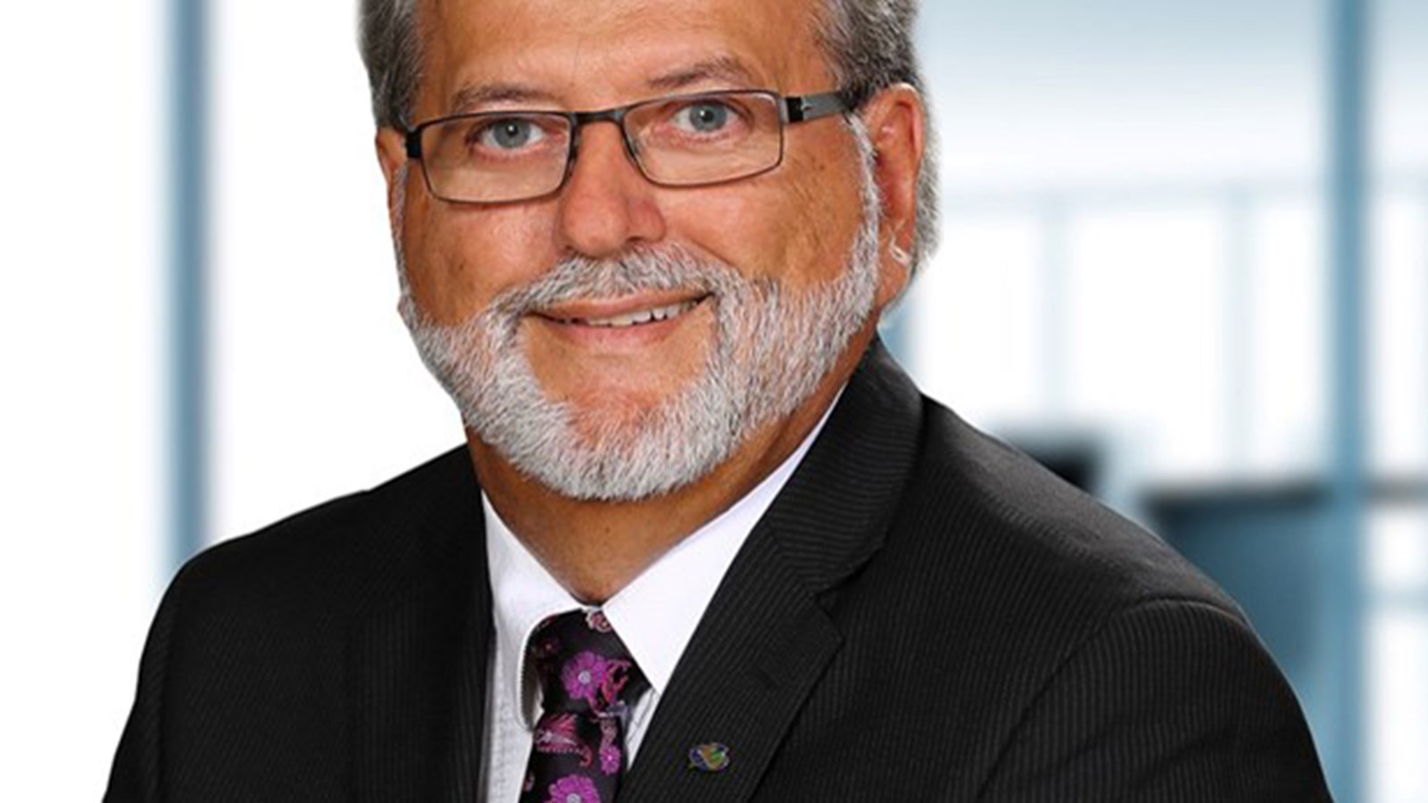 M. Haineault a été en poste pendant deux mandats consécutifs à la Ville de Beauharnois, soit de 2009 à 2017. Il ne s'est pas représenté aux dernières élections municipales. 