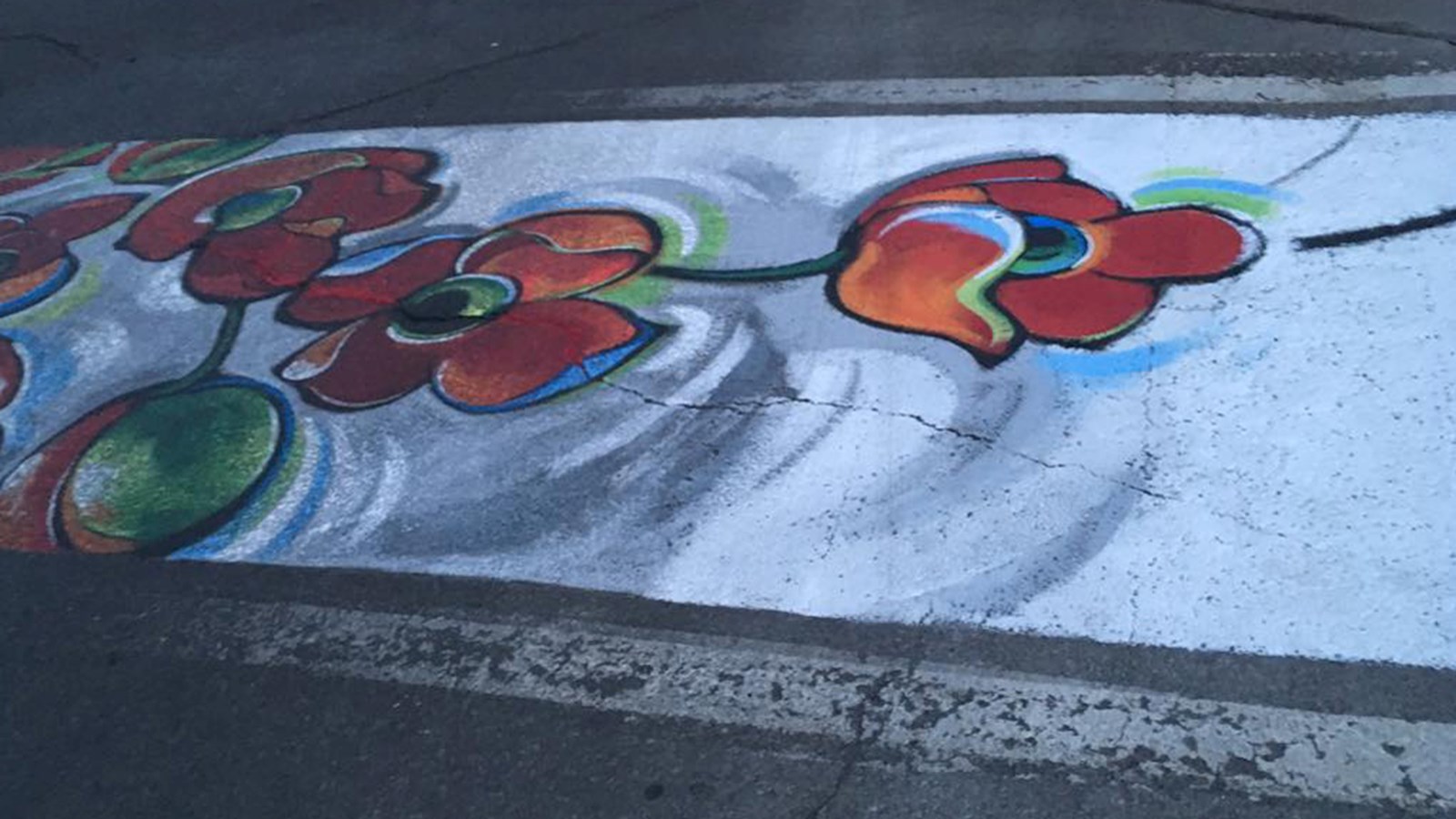 L'oeuvre de Karine Dagenais prend place à deux pas de l'Hôtel de ville de Salaberry-de-Valleyfield.