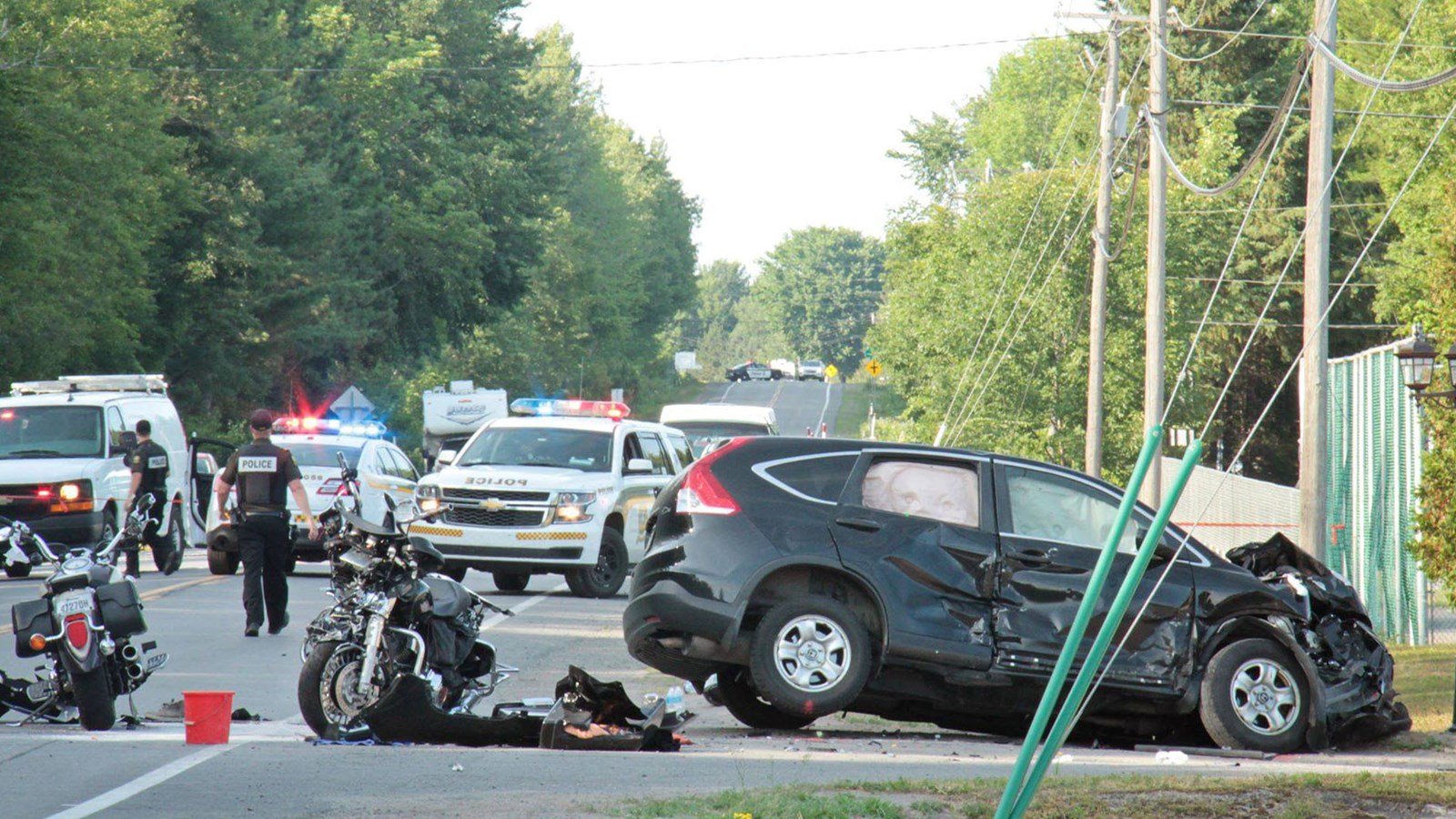 Une collision entre une voiture et deux motos fait un mort et un blessé grave