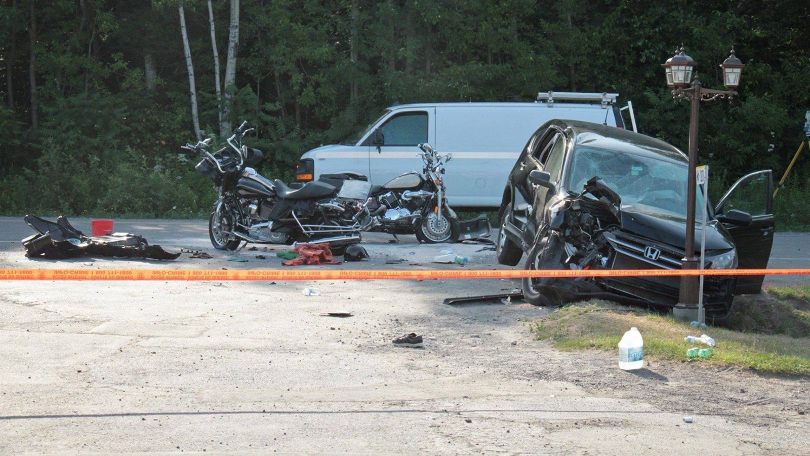 Une collision entre une voiture et deux motos fait un mort et un blessé grave