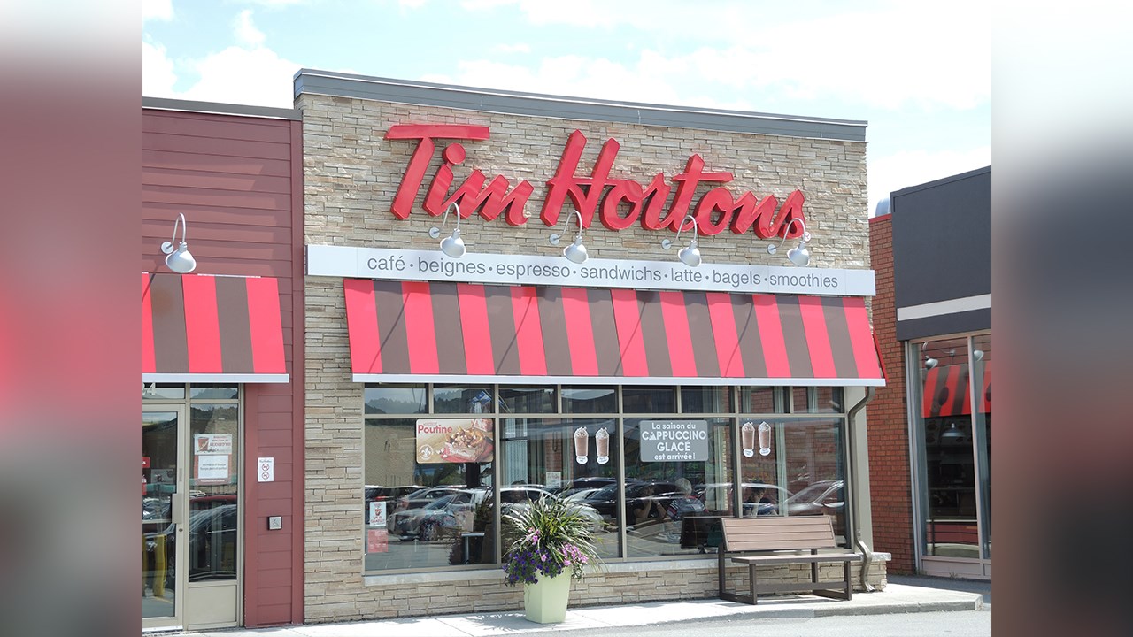 Des déjeuners à temps plein chez Tim Hortons dès aujourd'hui