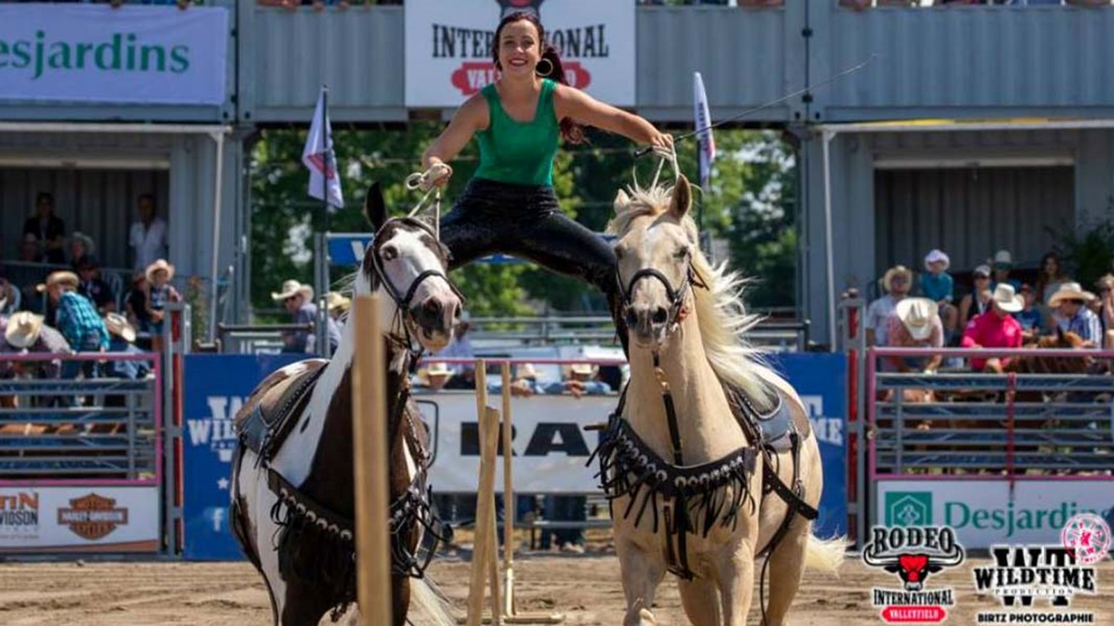 Au cours de la fin de semaine, des cowboys et cowgirls du Québec, de l’Ontario, des États-Unis et du Brésil prenaient part aux différentes compétitions du Rodéo International Valleyfield.