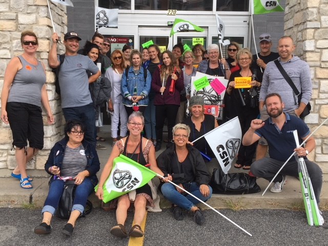 Les employés syndiqués de la SAQ de la Montérégie manifestent à Montréal