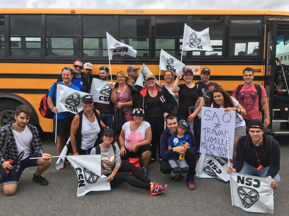 Les employés syndiqués de la SAQ de la Montérégie manifestent à Montréal