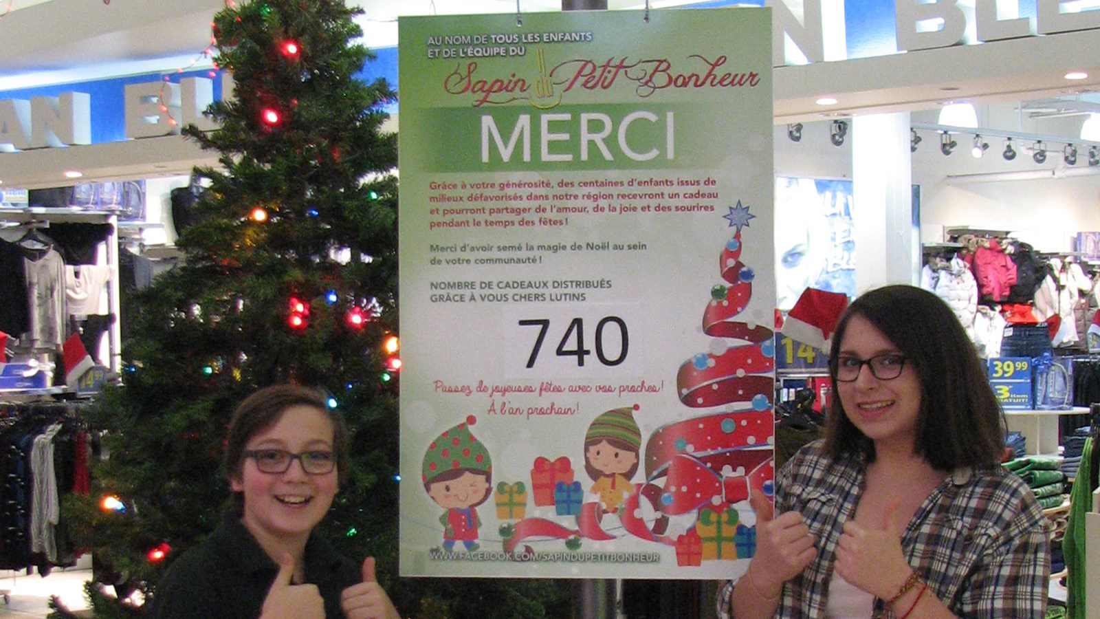 Le Sapin du petit bonheur remet 740 cadeaux à des enfants défavorisés