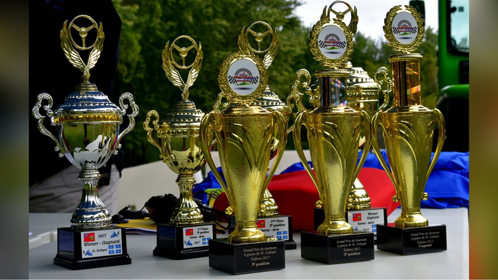 Place aux femmes pour la 3e édition du Grand Prix de tracteurs à gazon de Saint-Zotique!