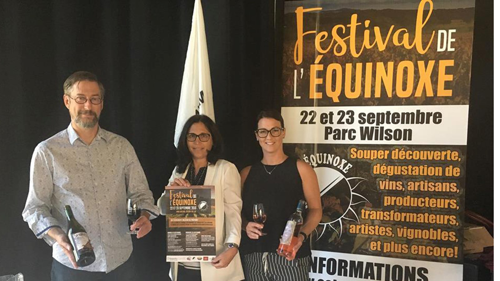 Sylvain Vaillancourt d'Exploration Vino, la mairesse Andrée Brosseau et la propriétaire du café-bistro La Posta, Annie Lecompte s'entendent pour faire du Festival de l'Équinoxe un succès.