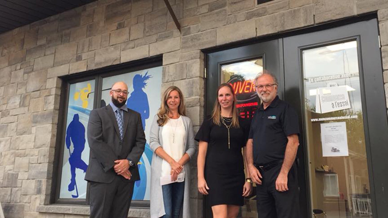 Jonathan Roussel propriétaire Physio Multiservice, Mélanie Genesse Pro-Maire de Saint-Louis-de-Gonzague, Karine Robidoux Coordonnatrice Physio Multiservice, Bruno Tremblay, président du CLD Beauharnois-Salaberry.