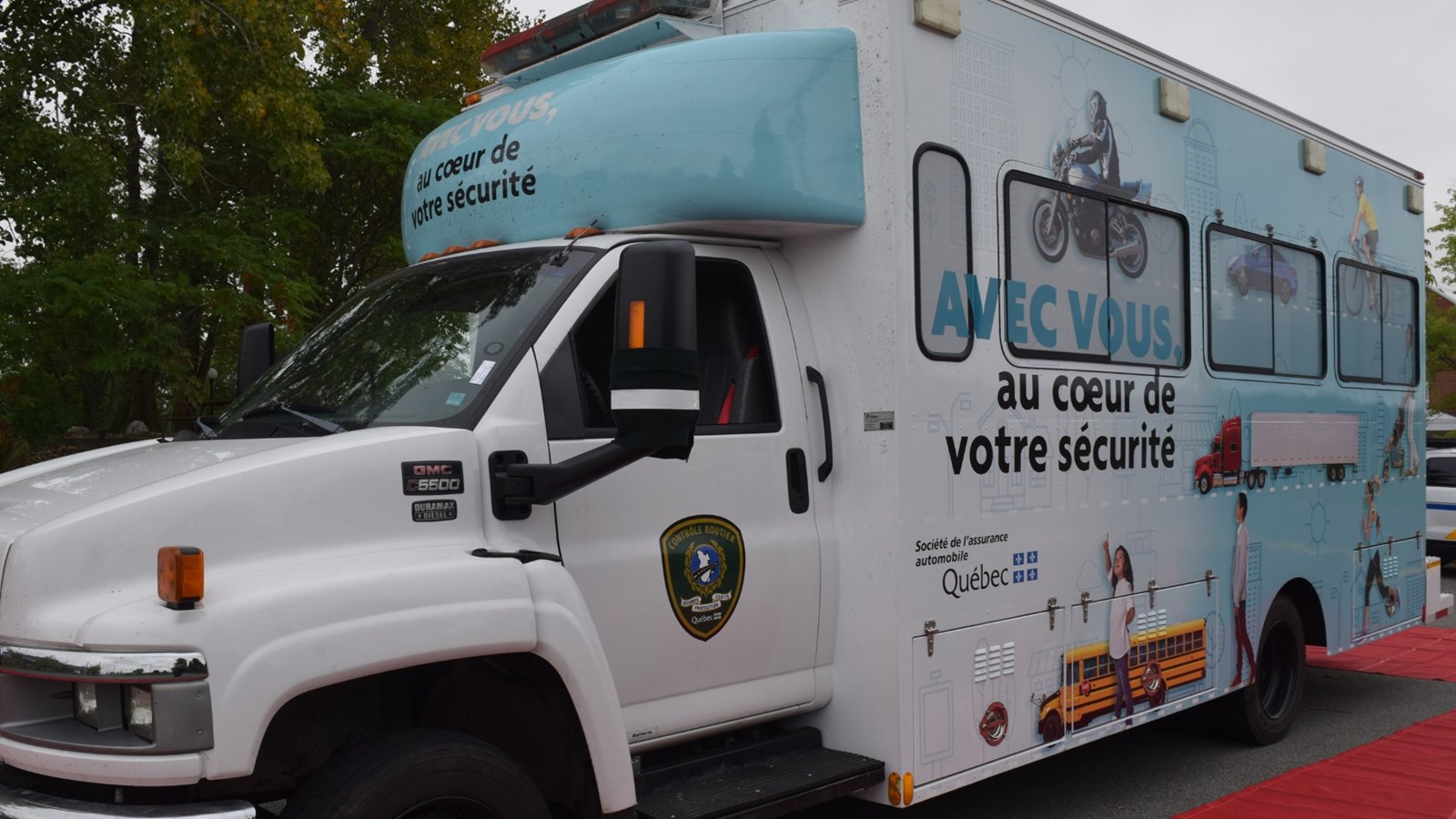 L'unité mobile de la SAAQ a fait sa première sortie officielle en Montérégie à Saint-Urbain-Premier.