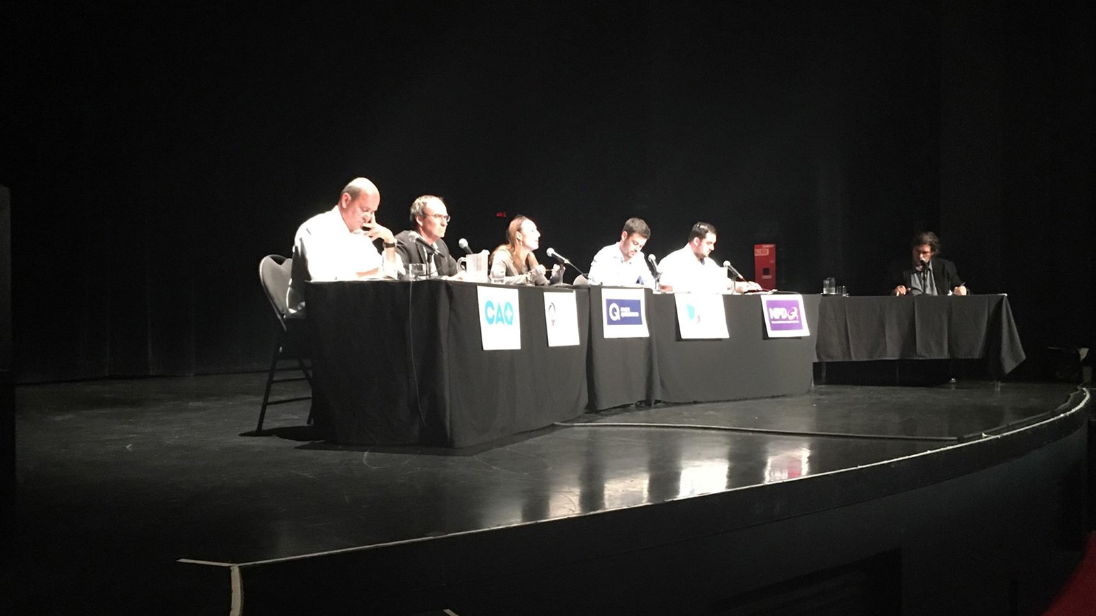 Claude Reid, CAQ, Pierre-Paul St-Onge, QS, Mireille Théorêt, PQ, Félix Rhéaume, PLQ et François Mantion, NPDQ ont répondu aux questions le jeudi 19 septembre dernier à Valspec.