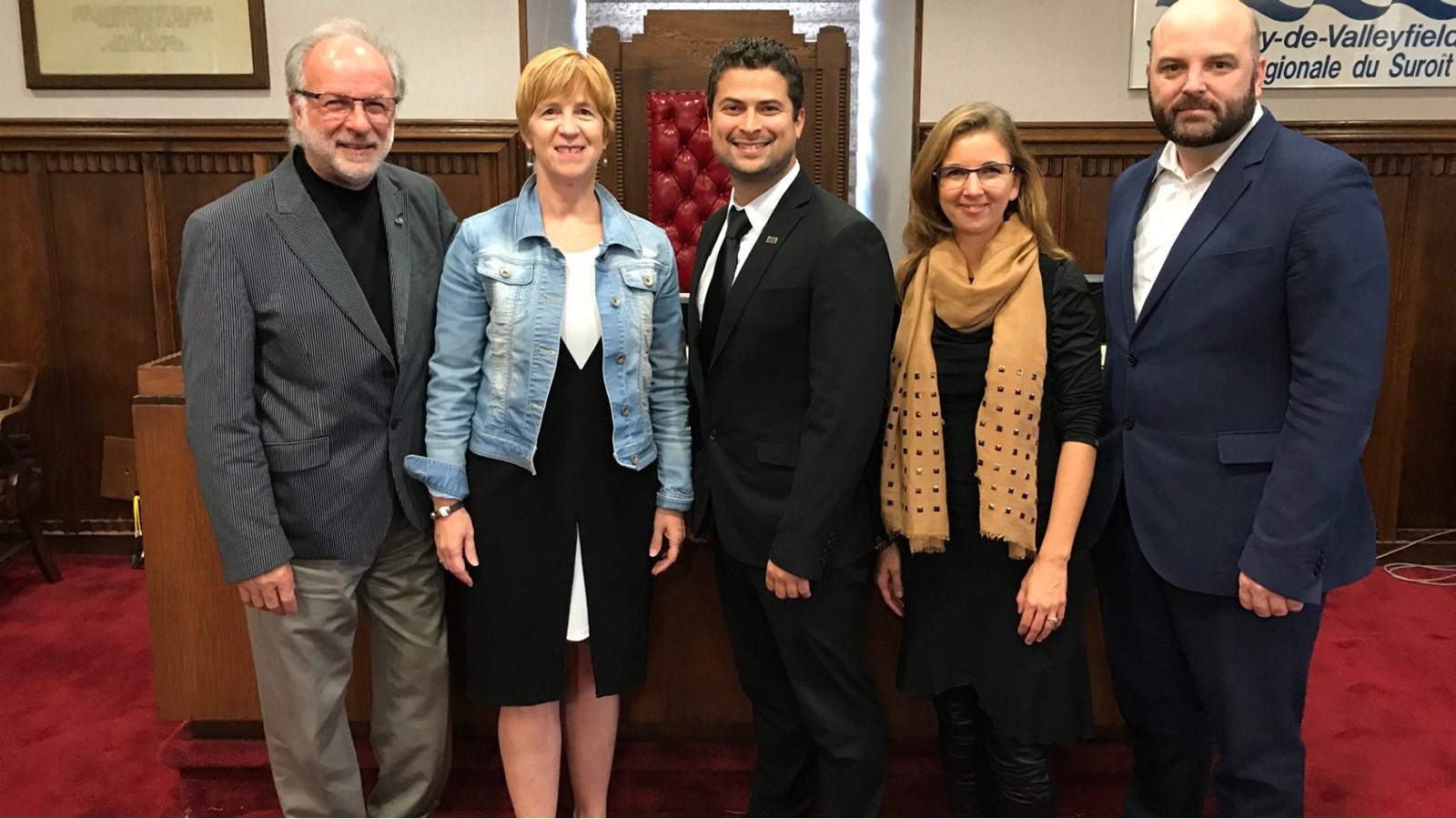 M. Bruno Tremblay, maire de Beauharnois et Président du CLD Beauharnois-Salaberry, Mme Linda Phaneuf, Directrice générale et secrétaire-trésorière de la MRC de Beauharnois-Salaberry, M. Miguel Lemieux, maire de Salaberry-de-Valleyfield, Mme Maude Laberge, Préfète de la MRC de Beauharnois-Salaberry, ainsi que M. Pierre Langlois du cabinet National, représentant pour l’entreprise Solargise.