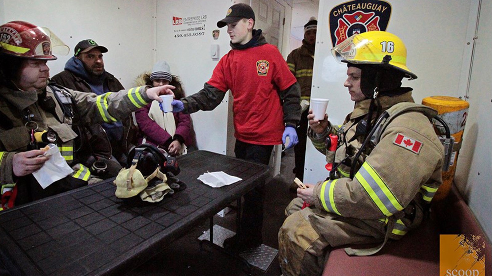 Grâce à l'UCUMU, les pompiers et sinistrés peuvent avoir un peu de répit en s'alimentant, en se réchauffant ou en s'abreuvant quelques instants.