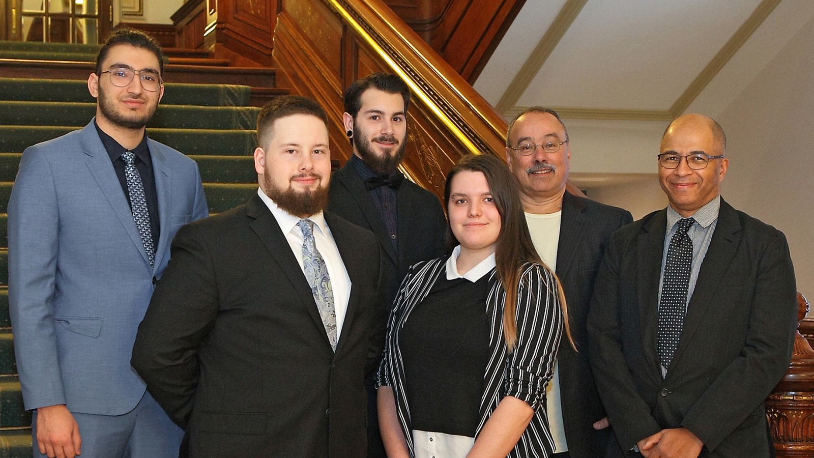 Elie Makhoul-Al-Khoury, Zacary Lempereur, Kevin Desrosiers, Maurane Francoeur (étudiants), Daniel Gauthier (coordonnateur) et Fodé-Moussa Keita (enseignants).