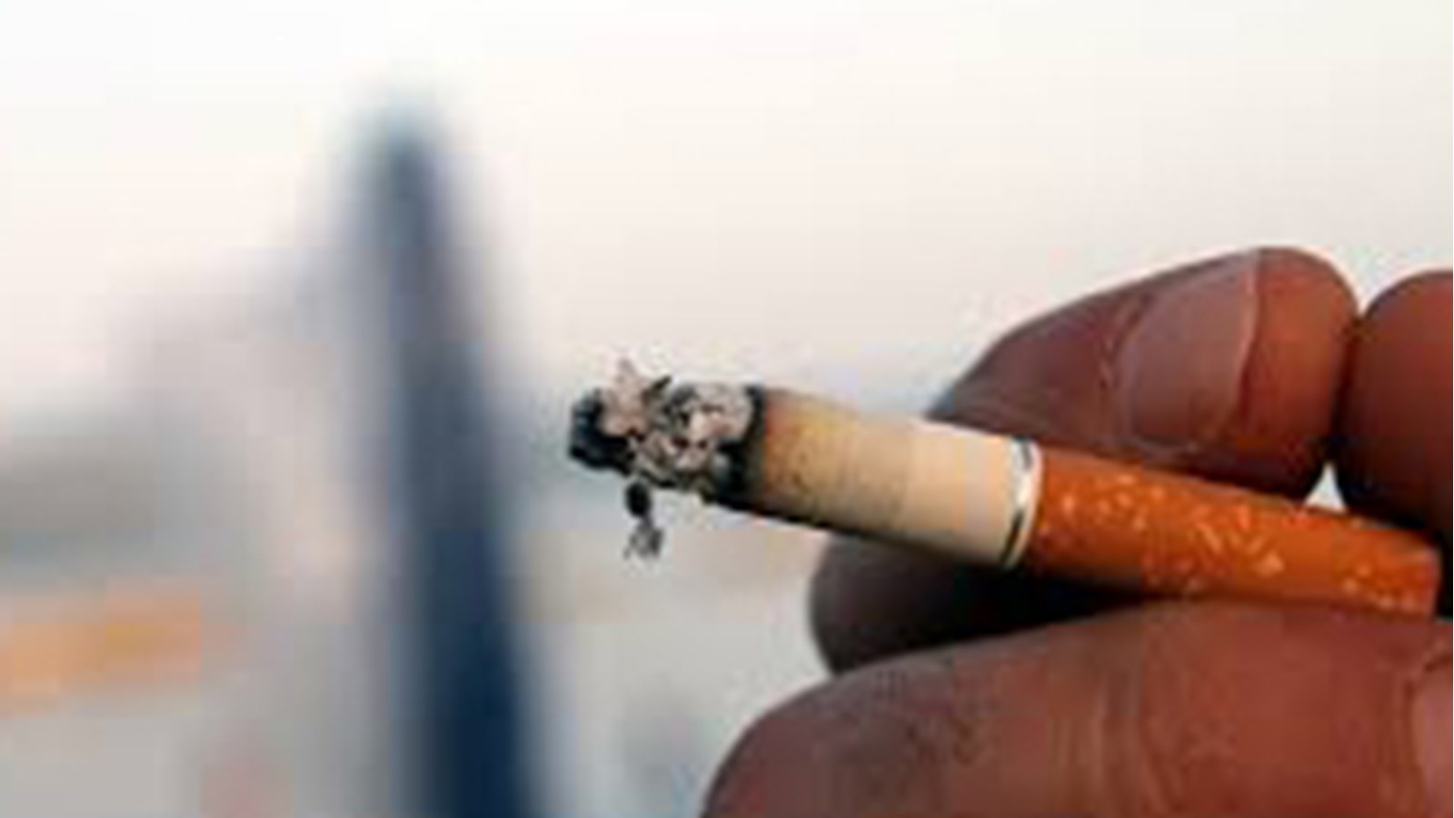Près de douze millions de Canadiens souffrent d'une maladie pulmonaire, soit une personne sur trois. Les maladies pulmonaires constituent la 2e principale cause de décès au Canada. Le tabagisme, l'exposition à la fumée secondaire et la pollution en sont la principale cause selon l'Association pulmonaire du Québec. 