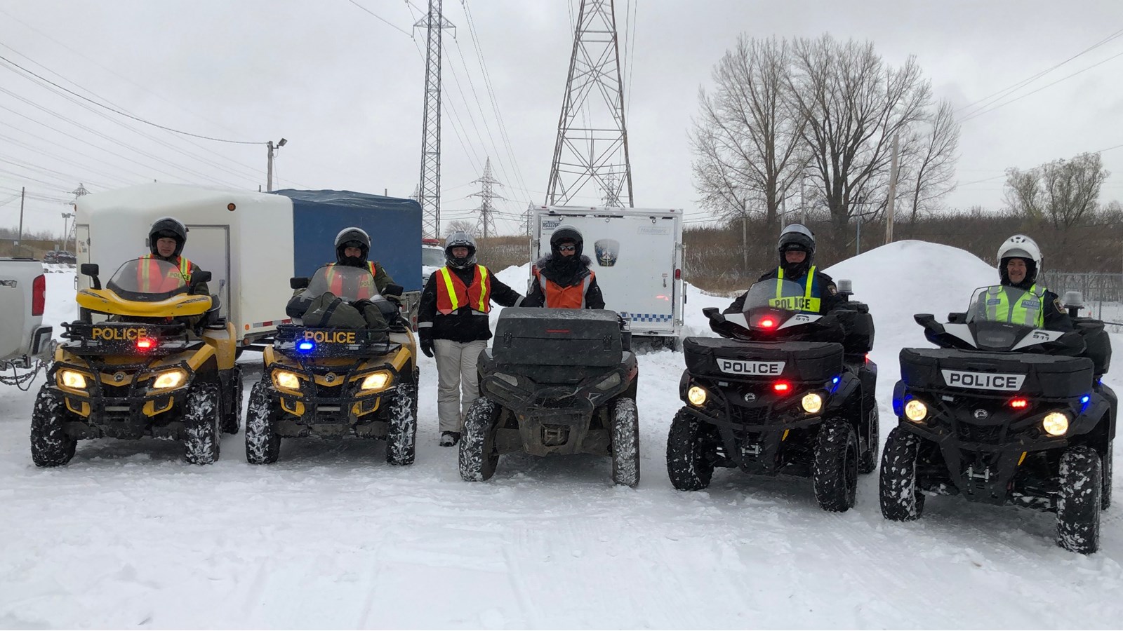Hydro-Québec et la Sûreté du Québec ont tenu, ce mardi, une opération visant à démanteler les caches de chasseurs qui se trouvaient illégalement sur leur propriété à l'intérieur du Parc régional Beauharnois-Salaberry.