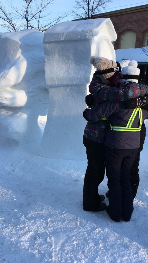 Concours intercollégial de sculpture sur neige : le Collège de Valleyfield en compétition