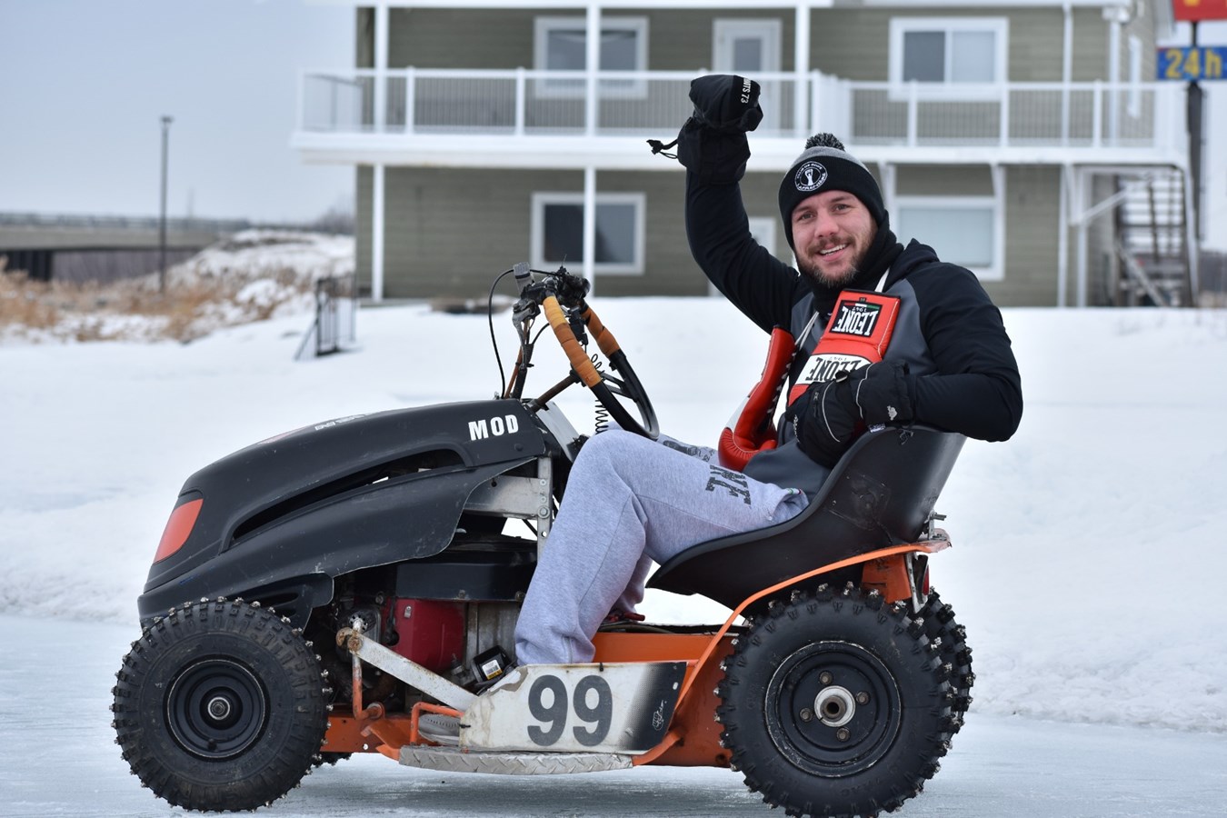 Grand prix de tracteurs à gazon sur glace : inscrivez-vous