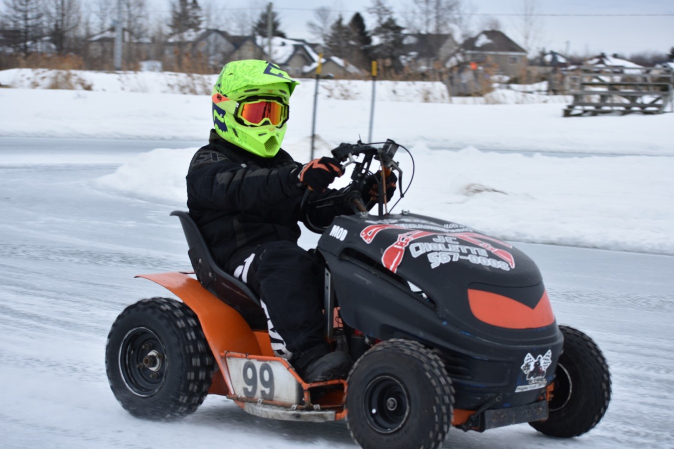 Grand prix de tracteurs à gazon sur glace : inscrivez-vous