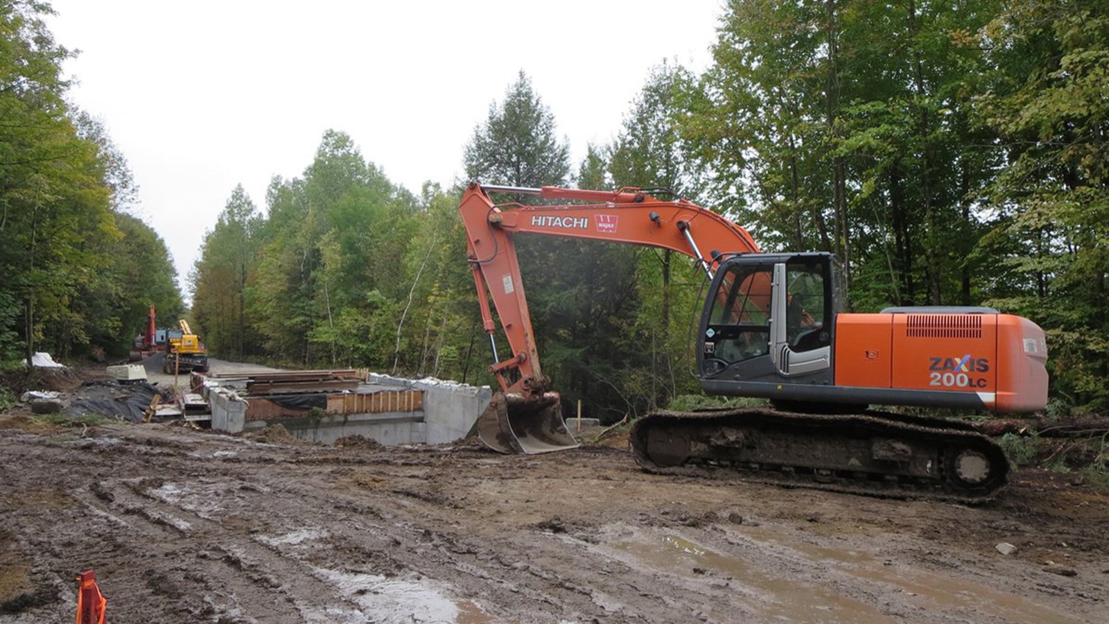 Au moment de son décès, la victime travaillait comme manoeuvre et opérateur sur un chantier à Hinchinbrooke.