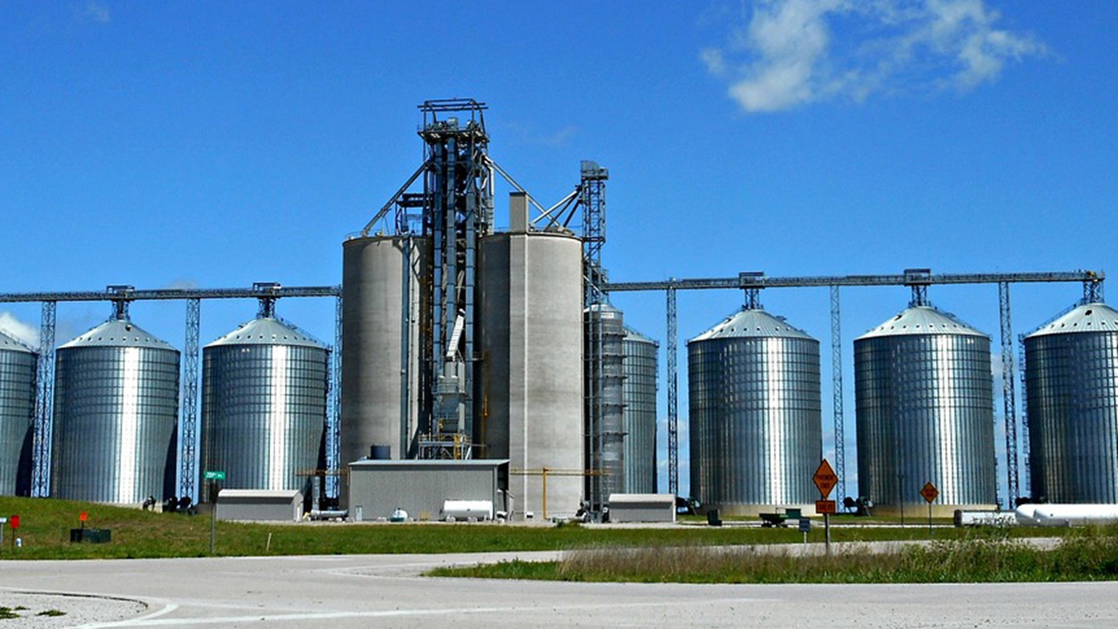 Les Producteurs de grains du Québec représentent quelque 11 000 productrices et producteurs présents dans toutes les régions du Québec. Ils cultivent plus d’un million d’hectares de terre, pour un chiffre d’affaires annuel de 1,3 milliard de dollars.