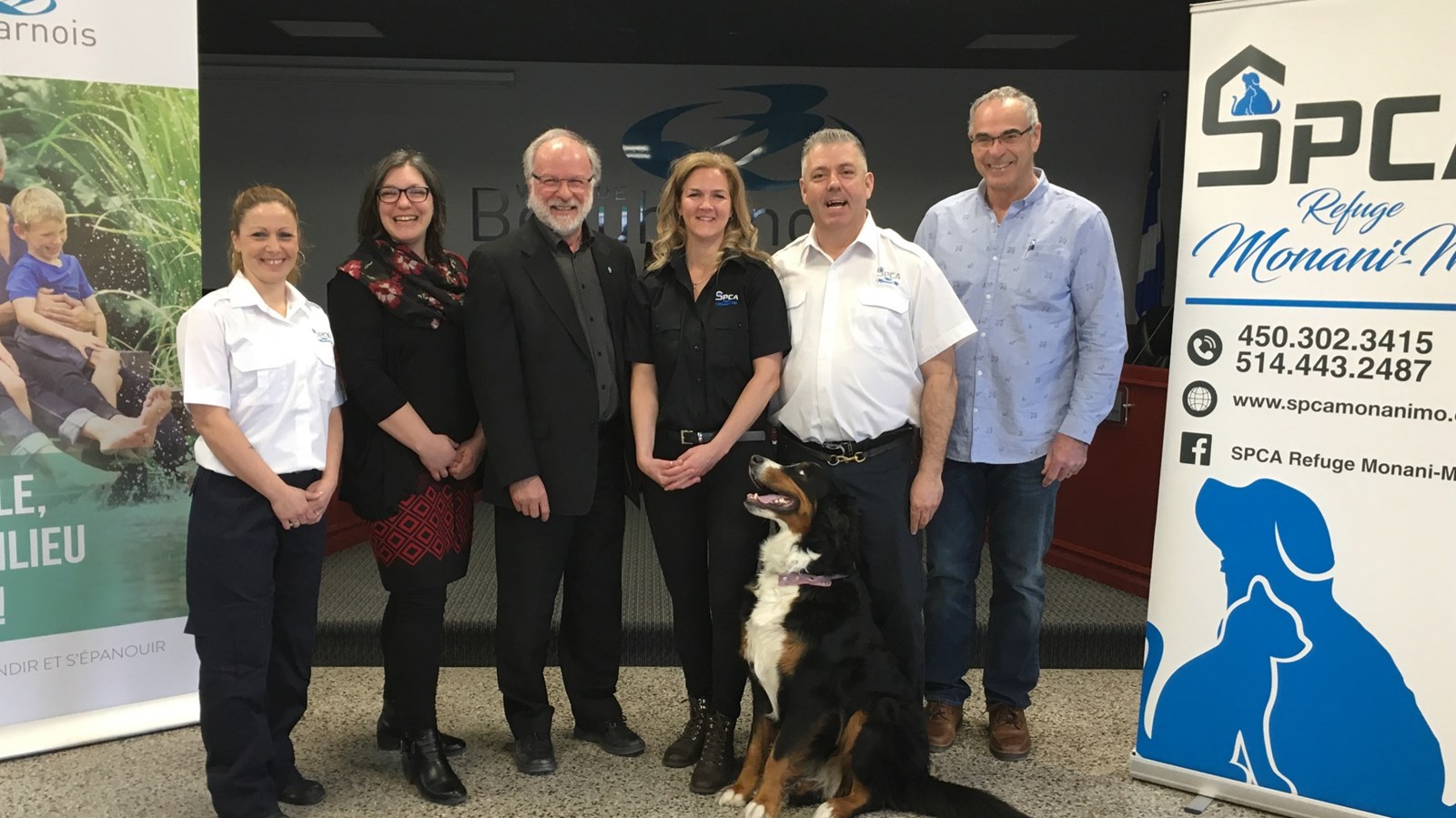 Mme Sophie Bergevin – adjointe SPCA Monani-Mo, Mme Roxanne Poissant – conseillère muicipale, M. Bruno Tremblay – maire de Beauharnois, Mme Mona Chouinard – co-propriétaire SPCA Monani-Mo, M. Maurice Bernard – co-propriétaire SPCA Monani-Mo, M. Richard Dubuc, conseiller municipal.