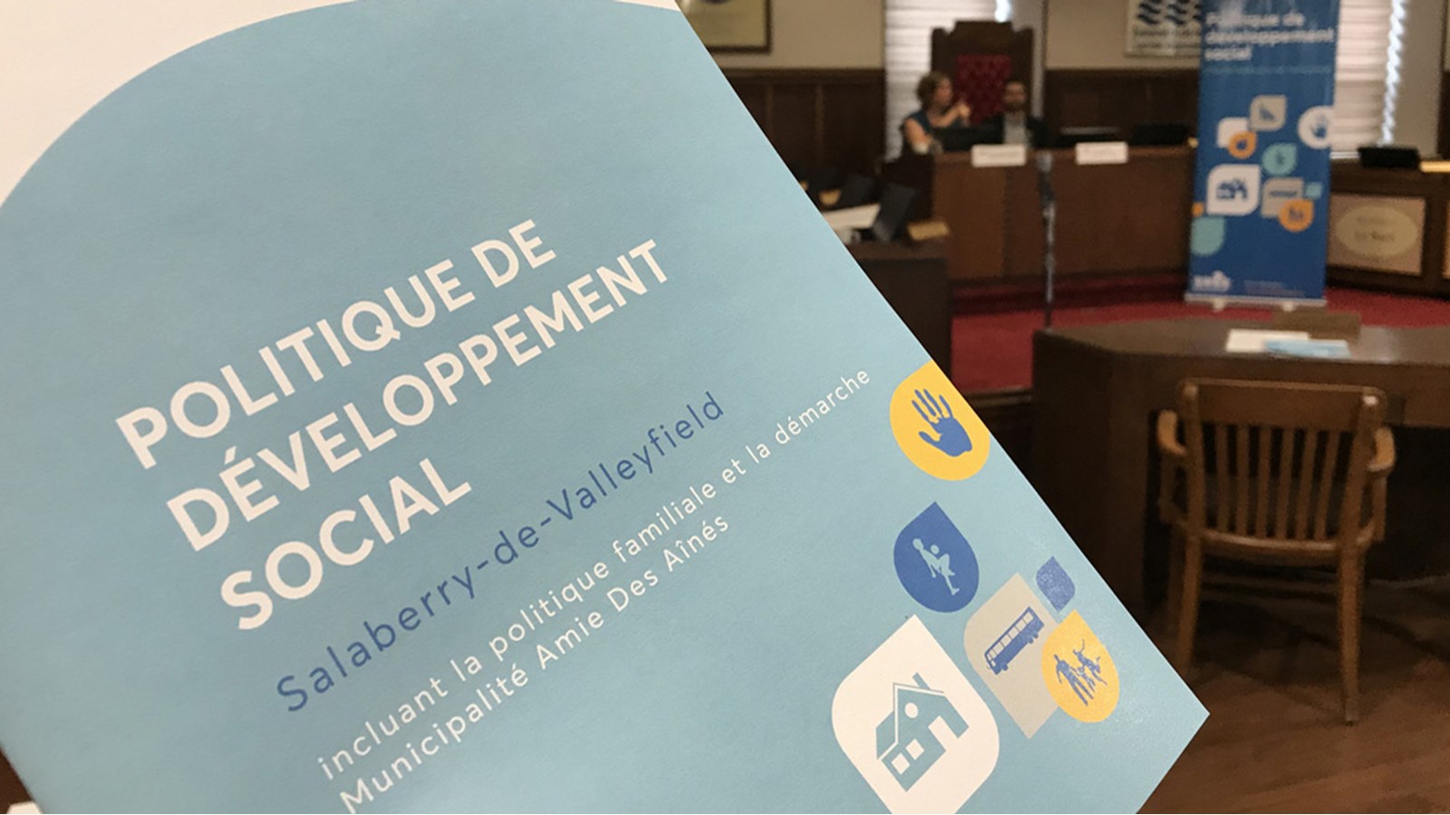 Plus de 200 personnes ont réfléchi autour de thèmes aussi variés que la famille, les jeunes, les aînés, le transport, la sécurité alimentaire, les saines habitudes de vie, les loisirs et les sports, l’habitation, l’accessibilité aux ressources et services, la criminalité, l’implication communautaire pour donner vie à cette politique.
