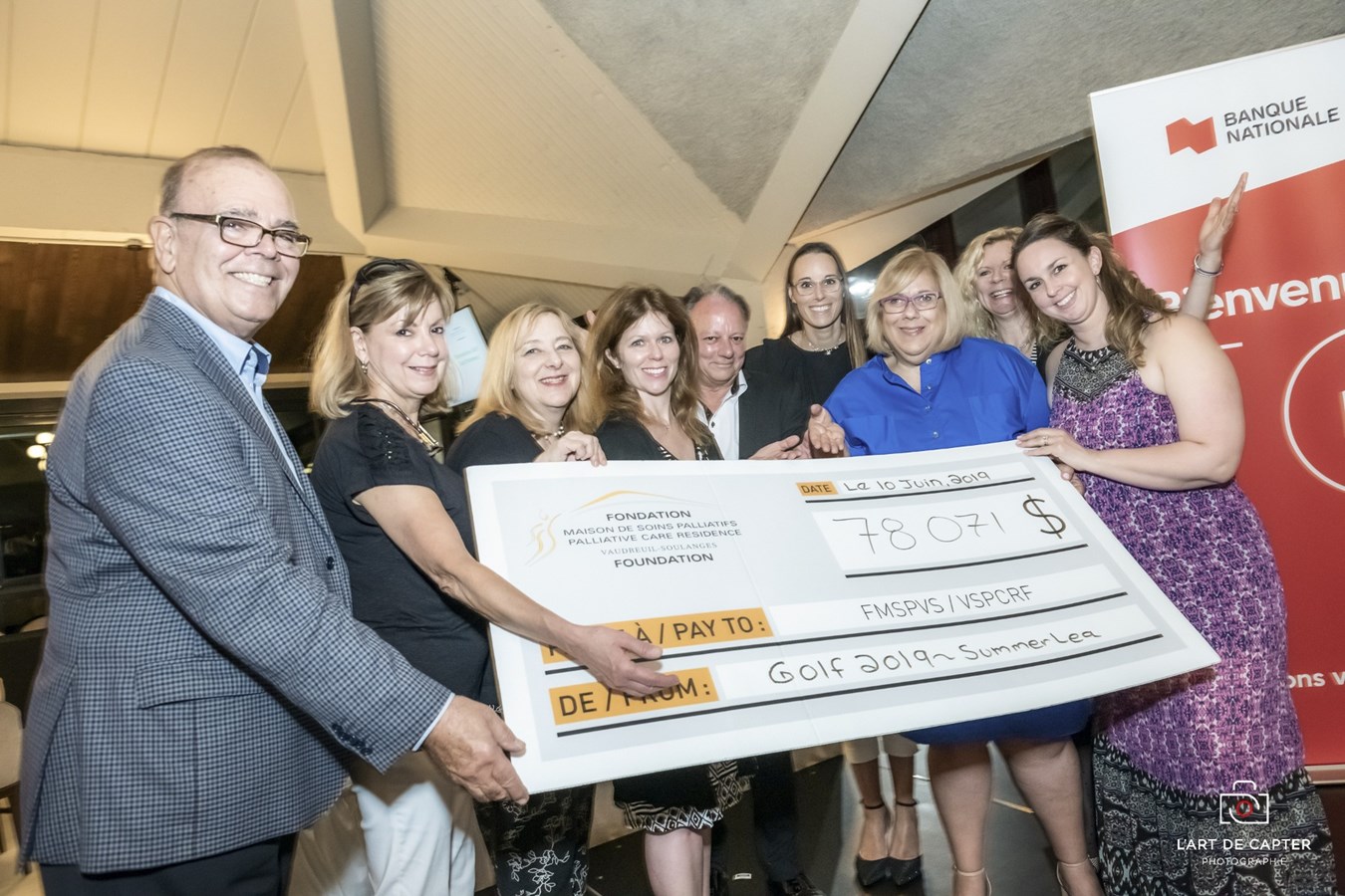 De gauche à droite: M. Pierre Cyr, président-directeur général de la Fondation, Monique Sasseville, directrice des soins de la Maison, Susan Bednarski, directrice des ressources bénévoles, Dre Sylvie Dufresne, directrice médicale, Jean St-Pierre, président du comité d’honneur du tournoi, Stéphanie Alleyn, infirmière à la Maison, Jocelyne Vautour, directrice du financement et des communications, Madeleine Langlois, coordonnatrice du marketing et des événements communautaires et Laura Lindner, coordonnatrice psycho-sociale.