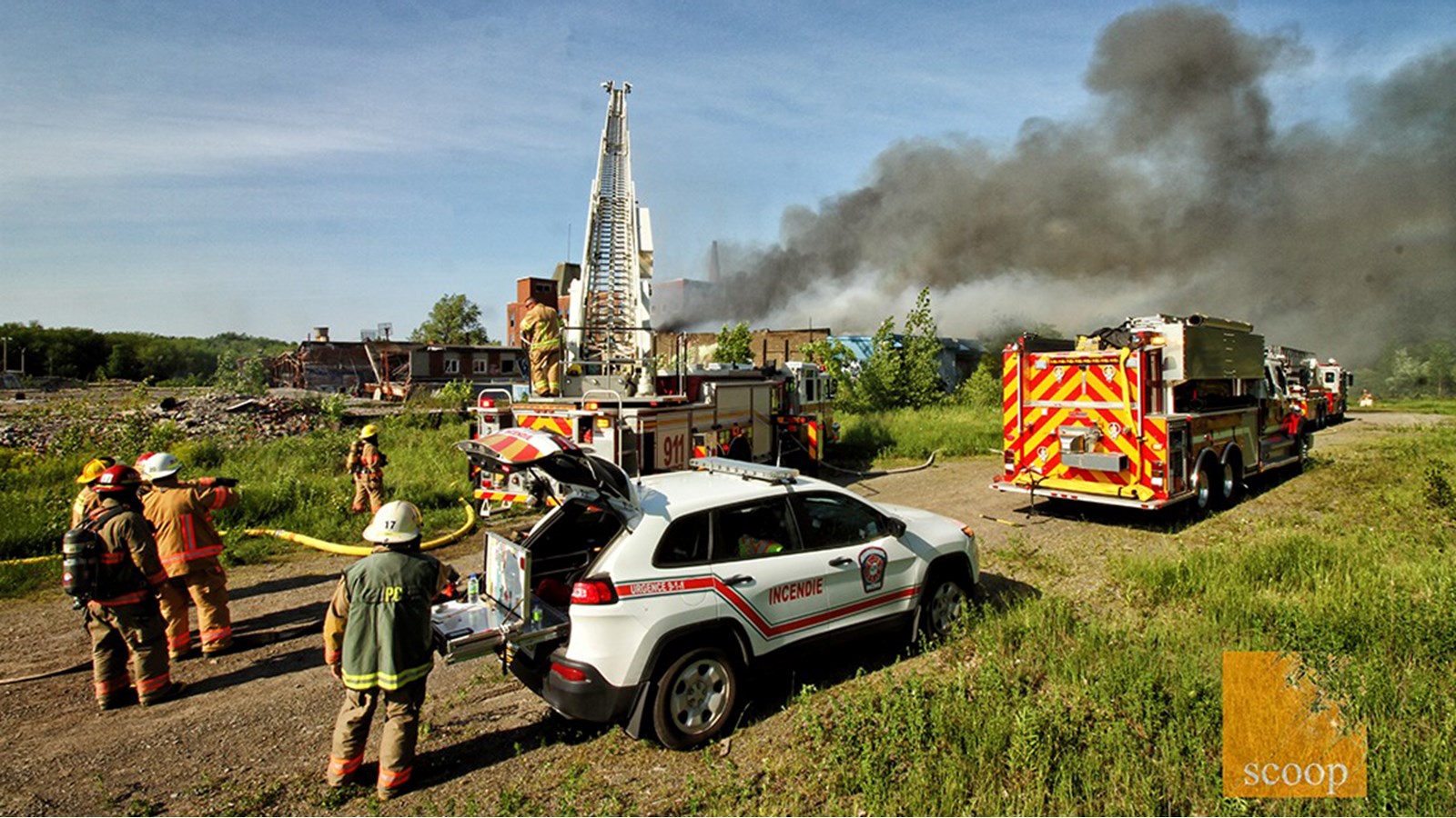 Au plus fort du brasier, on pouvait apercevoir la fumée à des kilomètres à la ronde, jusque dans la MRC de Vaudreuil-Soulanges. 