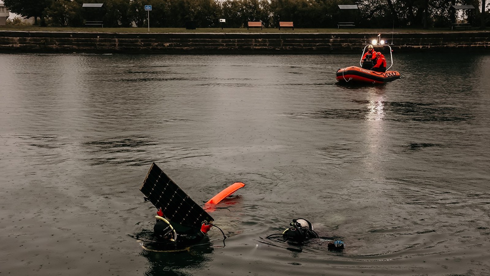 Nettoyer les cours d'eau pour créer des oeuvres d'arts uniques