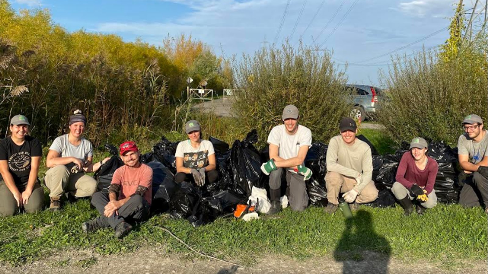 Photo de groupe prise à Saint-Étienne-de-Beauharnois à l'issue du projet