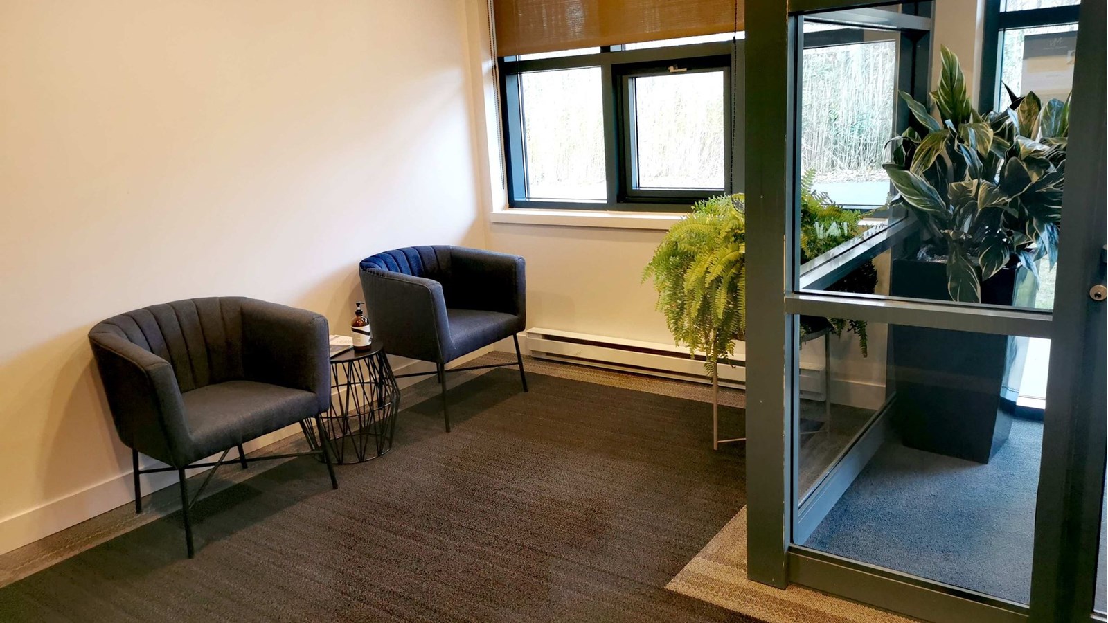 Une salle d'attente peut accueillir des clients ou des patients