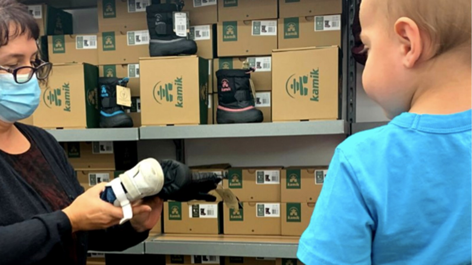 Distribution d'habits de neige pour 40 familles de la région